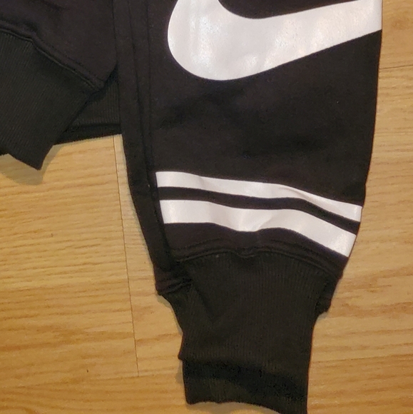 Sweatsuit - Picture 6 of 7